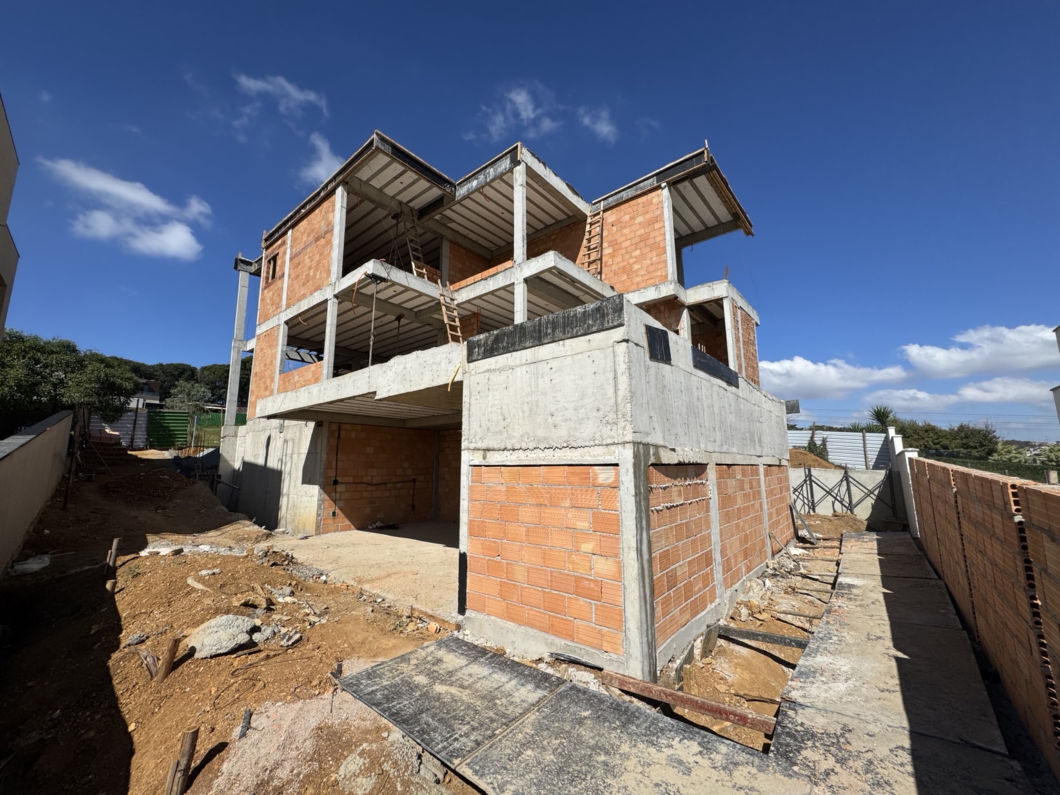 Alvenarias • Vedações • Instalações — Residência Alphaville, registro 4