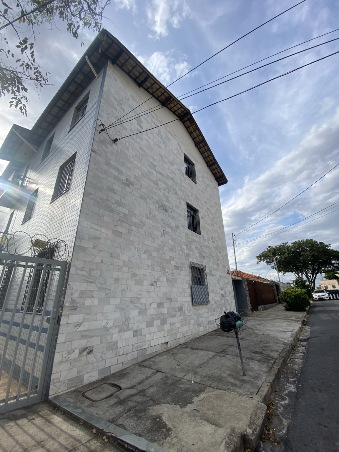 Fachada antes da revitalização em Padre Eustáquio