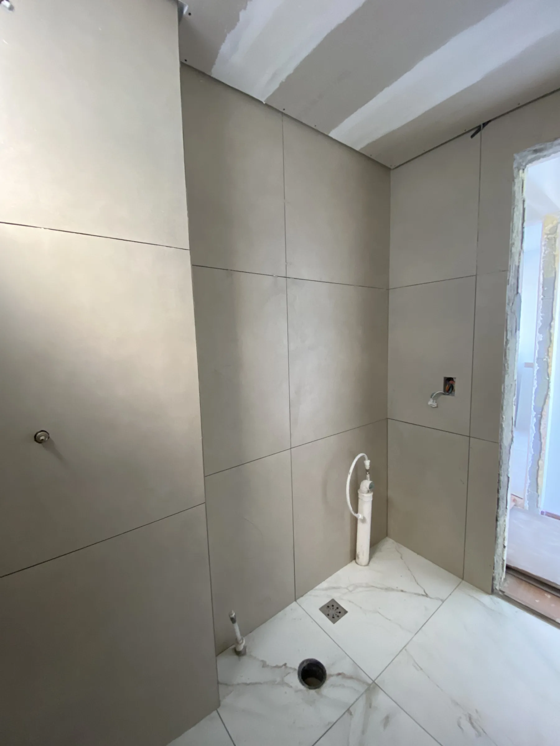 Reforma residencial Grand Resort Jaraguá — preparação • bases e revestimentos