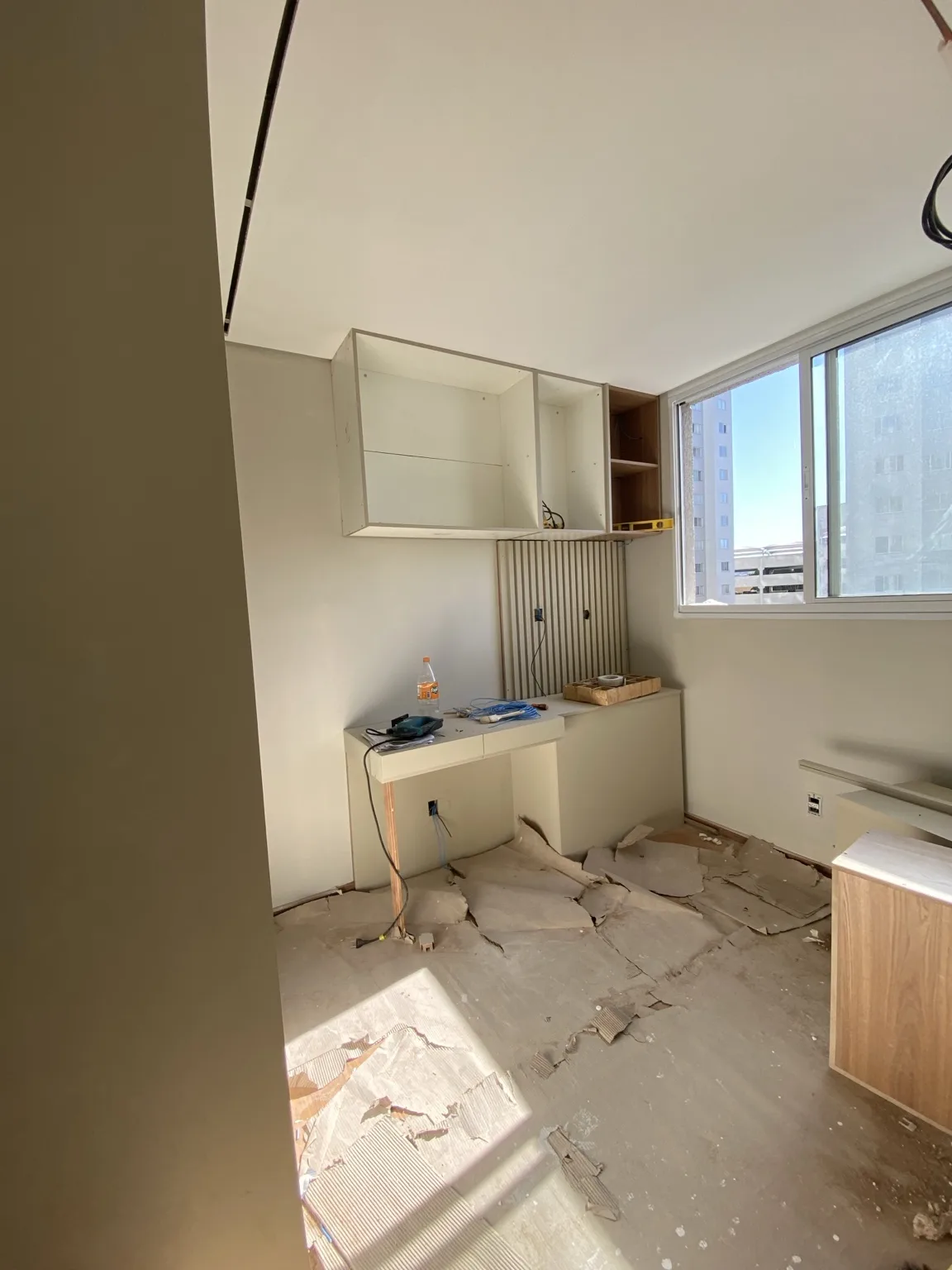 Reforma residencial Grand Resort Jaraguá — acabamentos • marcenaria em montagem